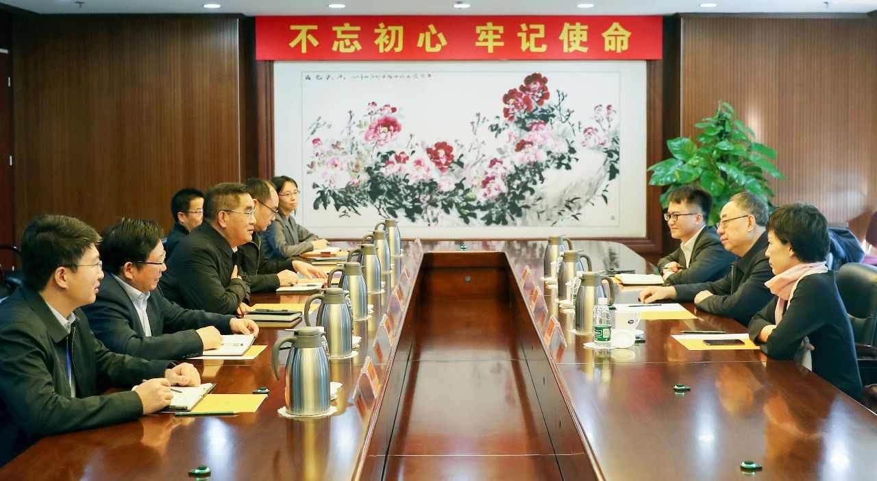 姜仁鋒會(huì)見中國(guó)國(guó)新黨委委員、總會(huì)計(jì)師劉學(xué)詩 